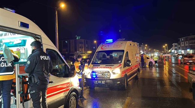 Düzce'de lüks otomobil pikapla çarpıştı: 1'i çocuk 5 yaralı