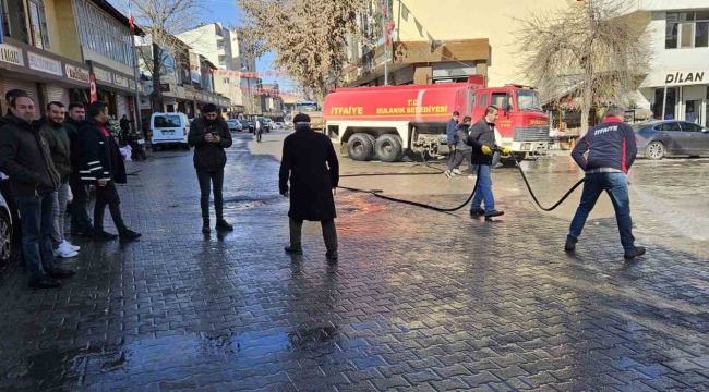 Bulanık'ta cadde ve sokaklar yıkandı