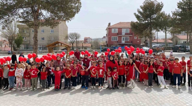 Hisarcık Cumhuriyet İlkokulunda "Otizme Kırmızı Işık Yak" etkinliği