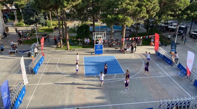Erzincan'da sokaklar basketbol sahasına döndü