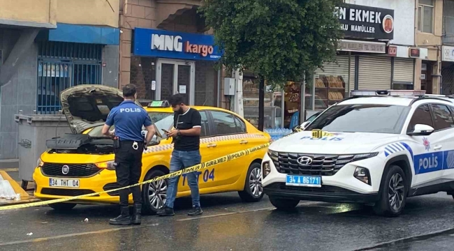 Beyoğlu'nda bir şahıs caddede rastgele ateş açtı, kurşunlar bir ticari taksiye isabet etti