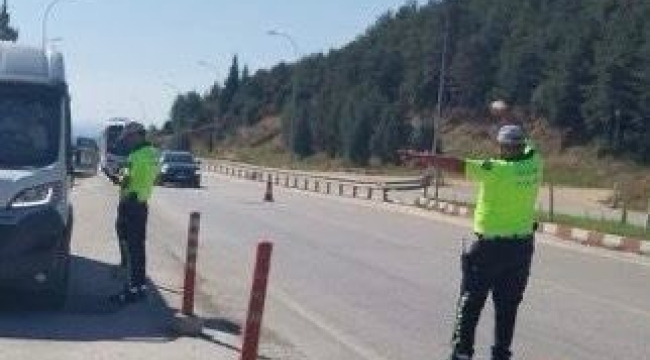 Bilecik'te 1 araç trafikten men edilirken 86 araç sürücüsüne 143 bin TL ceza