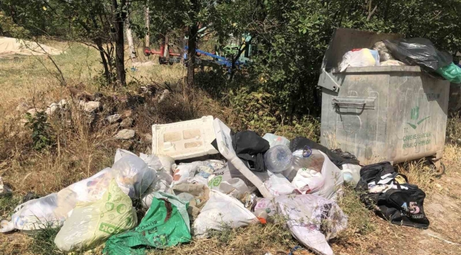 Çavdarhisar'da 'Çöplerimiz bir ayı aşkın süredir toplanmadı' iddiası