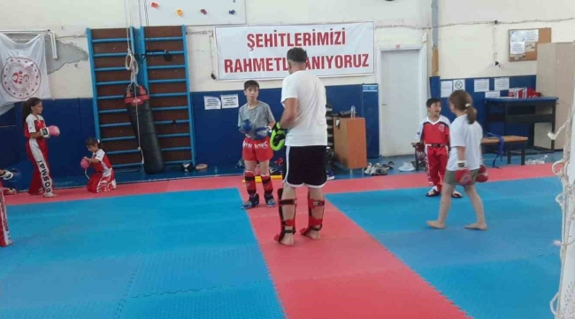 Gedizli kick boks sporcuları Türkiye Şampiyonasına hazırlanıyorlar