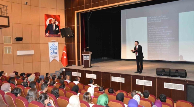 Karapınar'da "Tercih Geleceğinizi Aydınlatır" konferansı