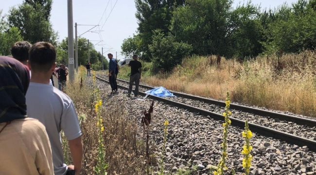 Kütahya'da yolcu treni çapa motoruna çarptı: 1 ölü