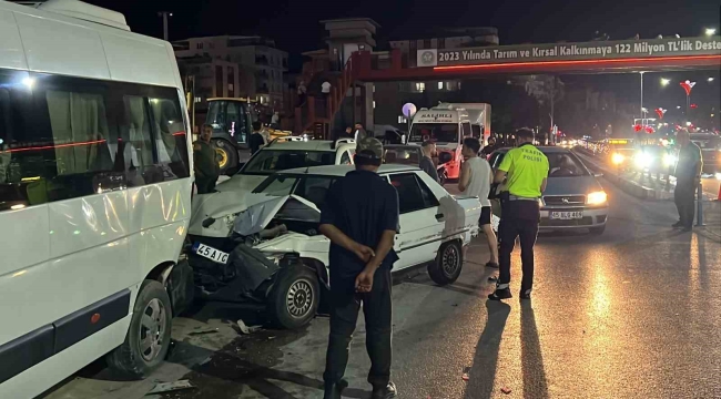 Manisa'da 4 araçlı zincirleme trafik kazası: 9 yaralı